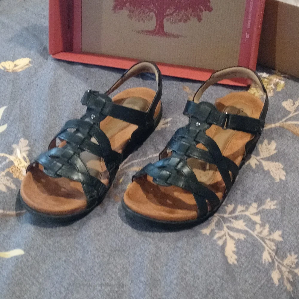 Cobb Hill by New Balance Black Leather Strappy Women's Sandals